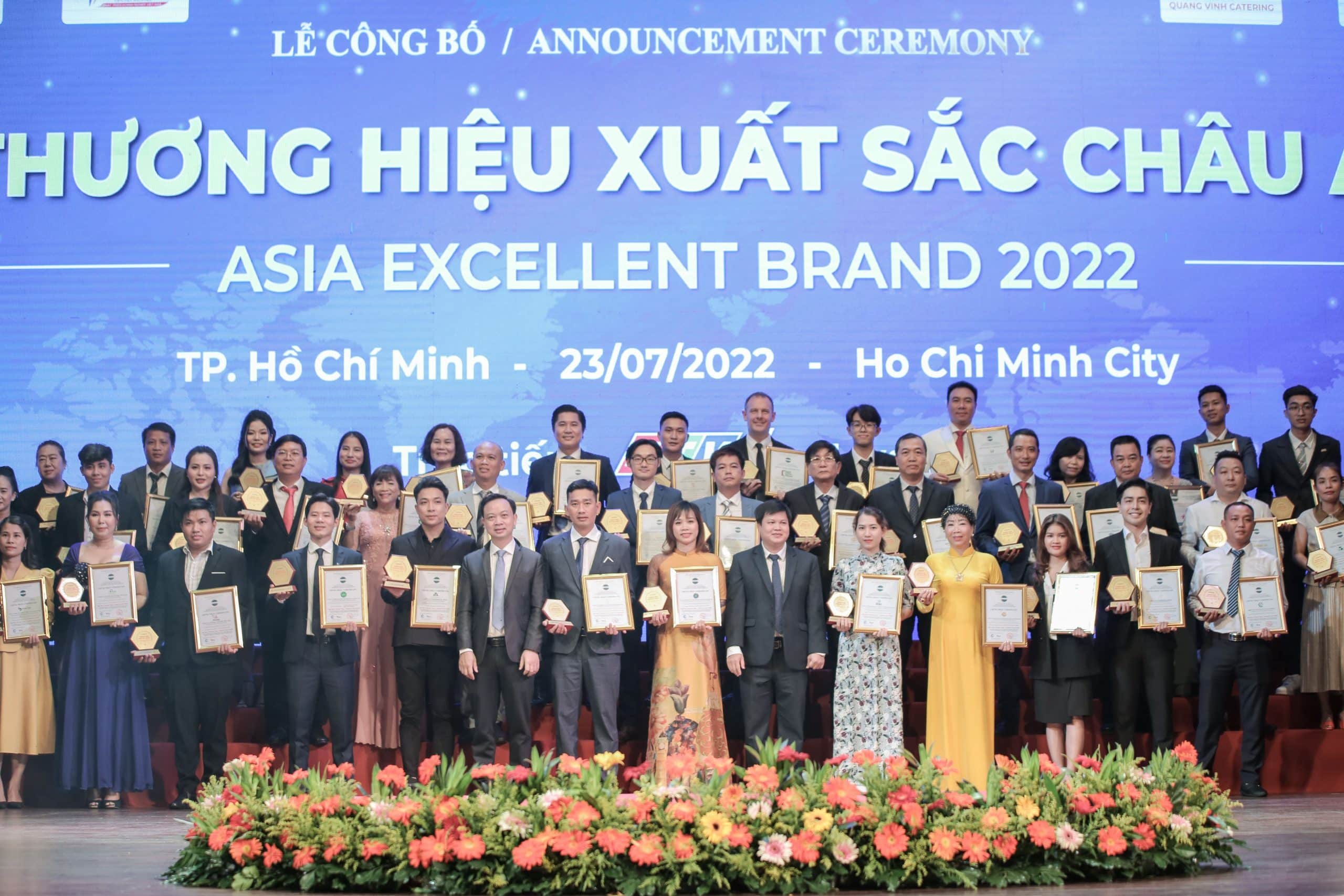 anh bai viet giai thuong thuong hieu xuat sac chau a scaled