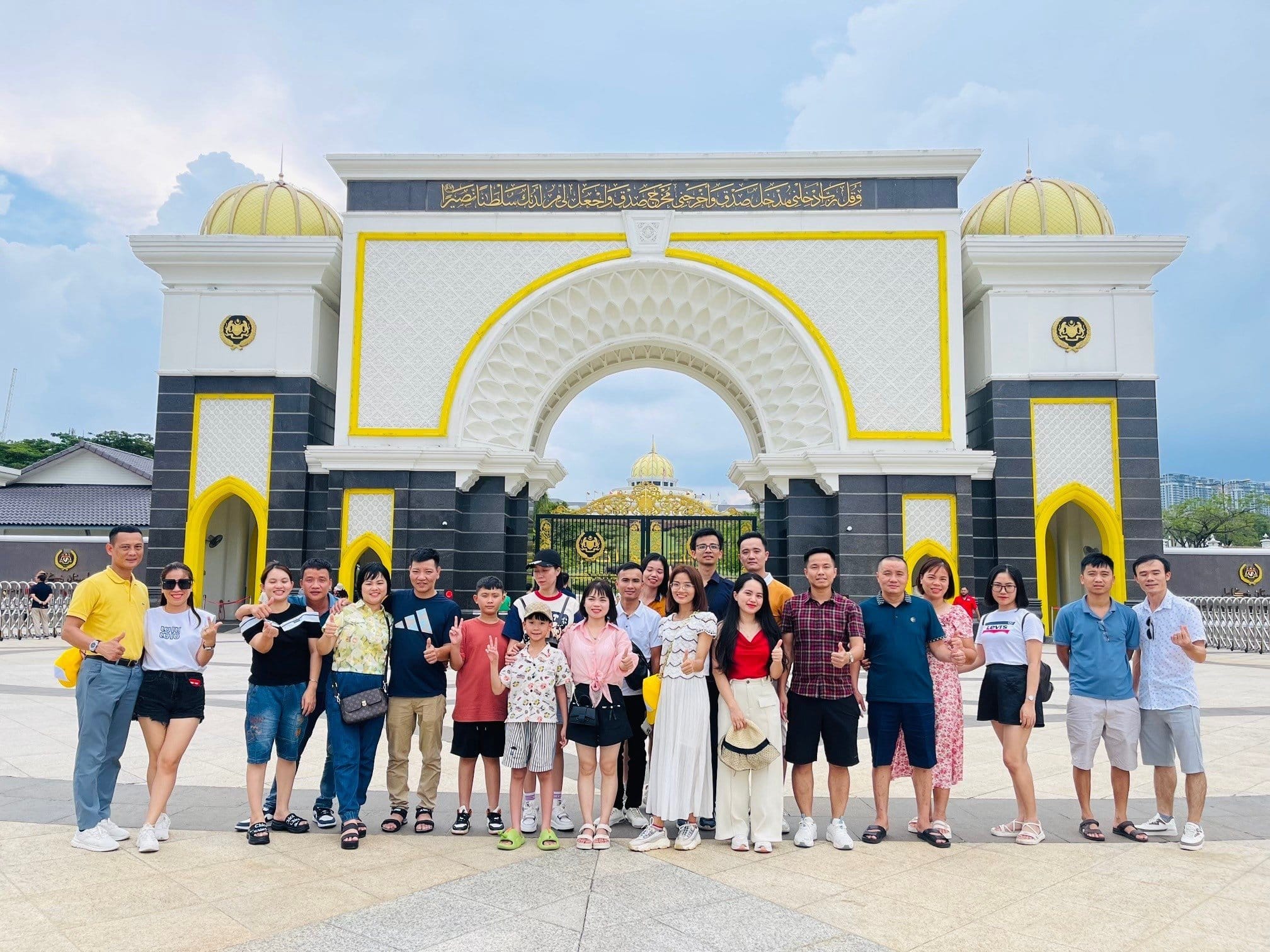 Đoàn tour Nhựa Đại Việt tại Cung điện Hoàng gia (Istana Negara) Kuala Lumpur