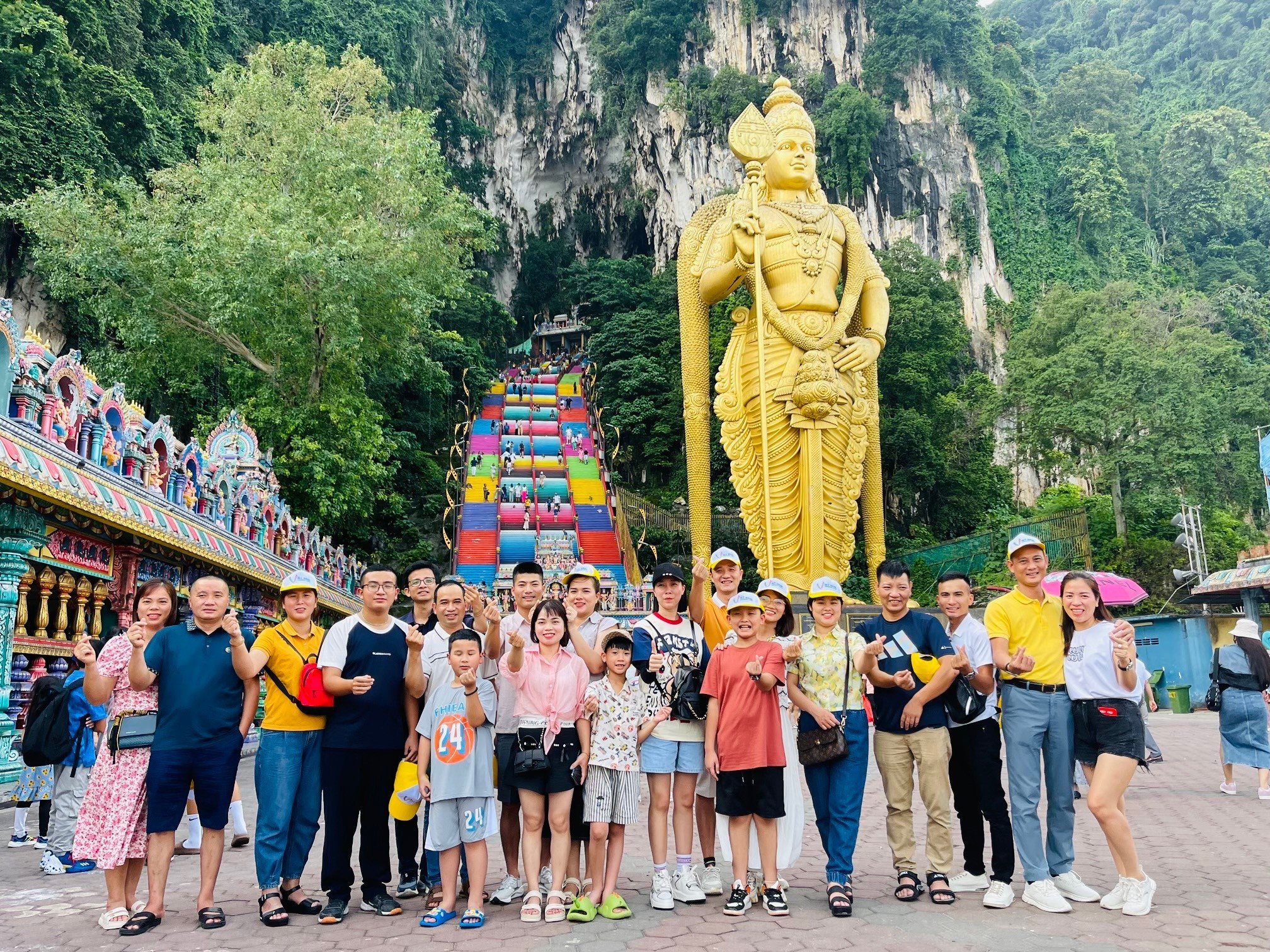 Đoàn tour Nhựa Đại Việt tại Lord Murugan Statue - Động Batu