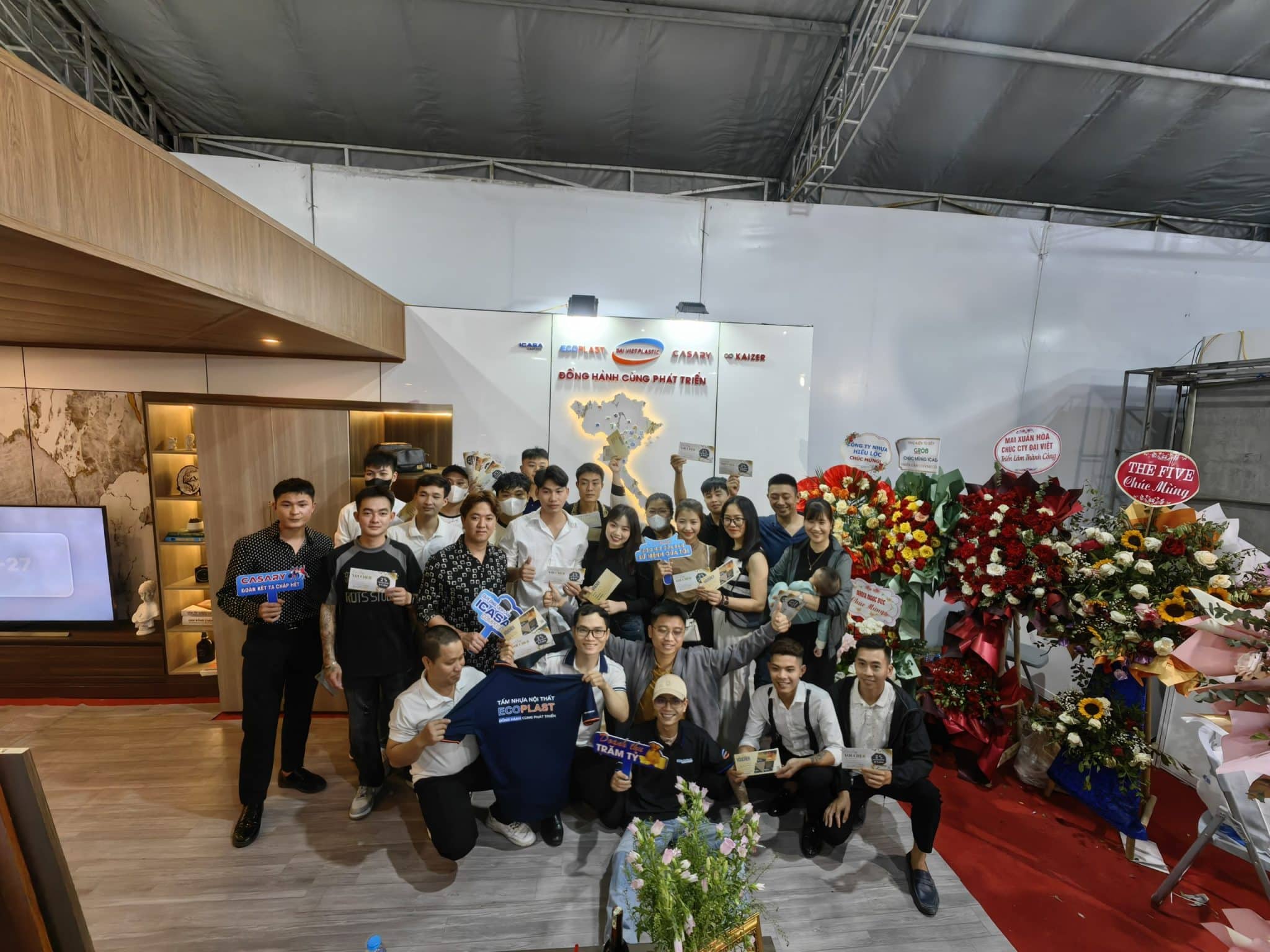 Cùng Vietbuild Nhựa Đại Việt lan tỏa thông điệp xanh "Mang nhựa Eco - Đổi áo Eco"!!! 1 Hân hoan tham dự sự kiện cùng Vietbuild Nhựa Đại Việt