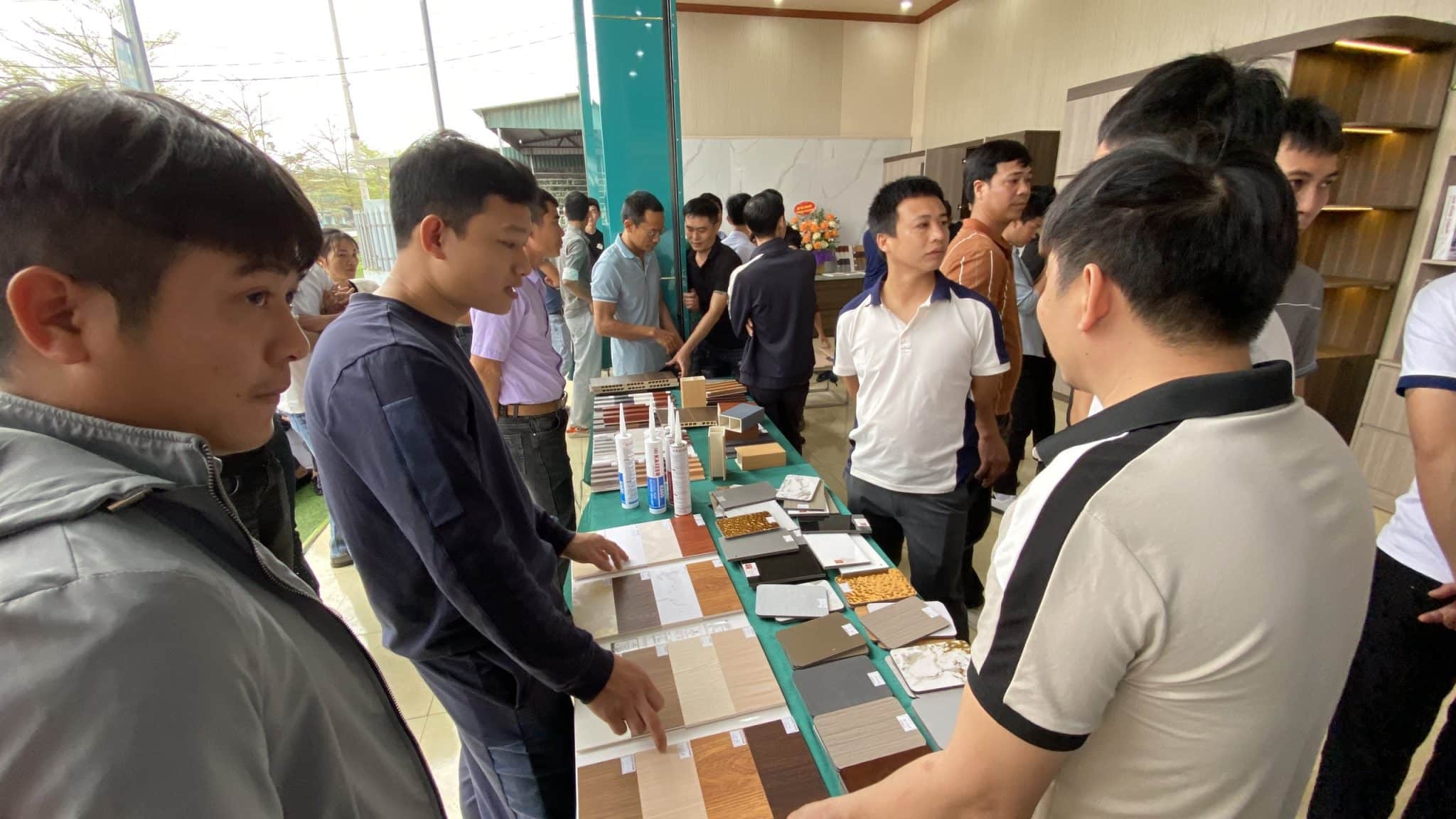 NPP Bảo Chi bùng nổ khai trương showroom mới 2024! 9 z5298251498349 bfe48581f0bd3e9025c63a80664aaf03