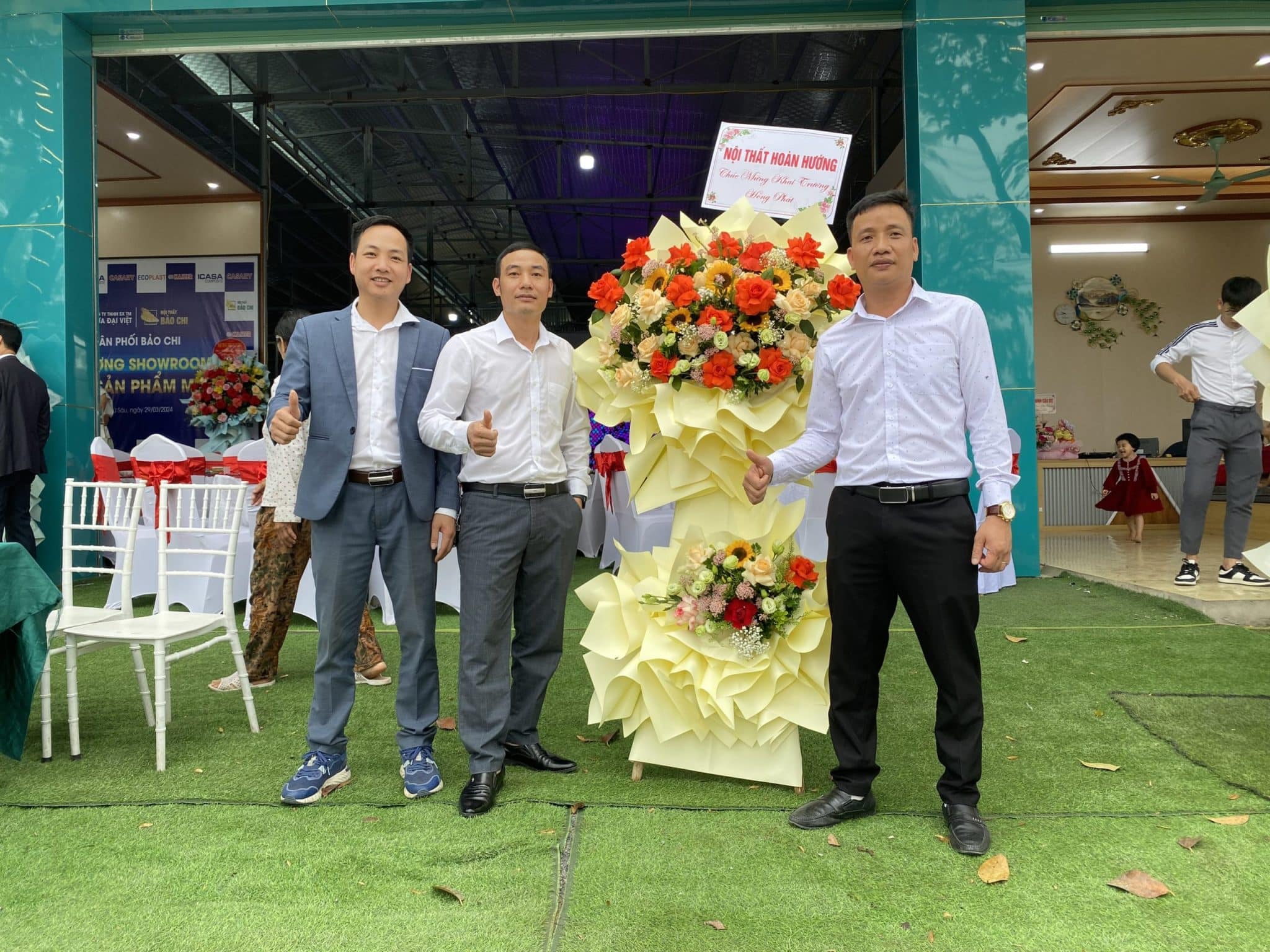 NPP Bảo Chi bùng nổ khai trương showroom mới 2024! 3 z5299297611974 c70b8641c27064516957406d8b04b8c7 scaled