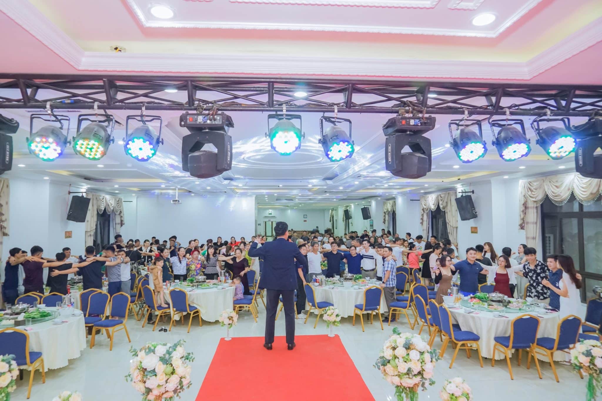 Màn khuấy động bầu không khí trước khi Gala chính thức bắt đầu