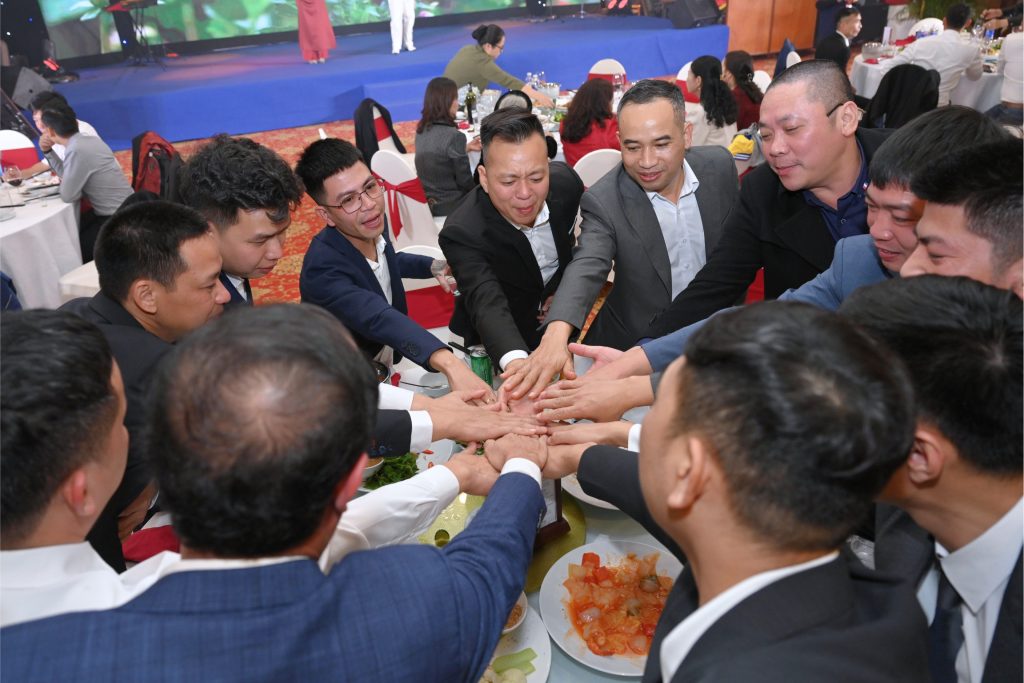 Hội Nghị Tổng Kết Năm 2024 - Nhựa Đại Việt Mở Ra "Hành Trình Bước Vào Kỷ Nguyên Mới" 24 HOI NGHI TONG KET CUOI NAM NHUA DAI VIET 2024 25
