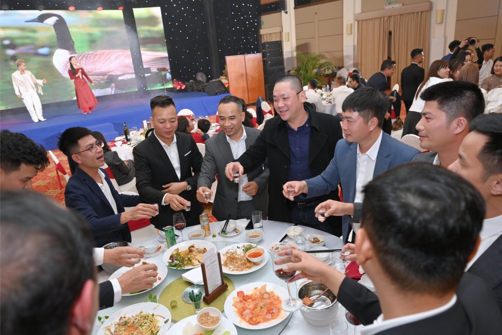 Hội Nghị Tổng Kết Năm 2024 - Nhựa Đại Việt Mở Ra "Hành Trình Bước Vào Kỷ Nguyên Mới" 23 HOI NGHI TONG KET CUOI NAM NHUA DAI VIET 2024 26
