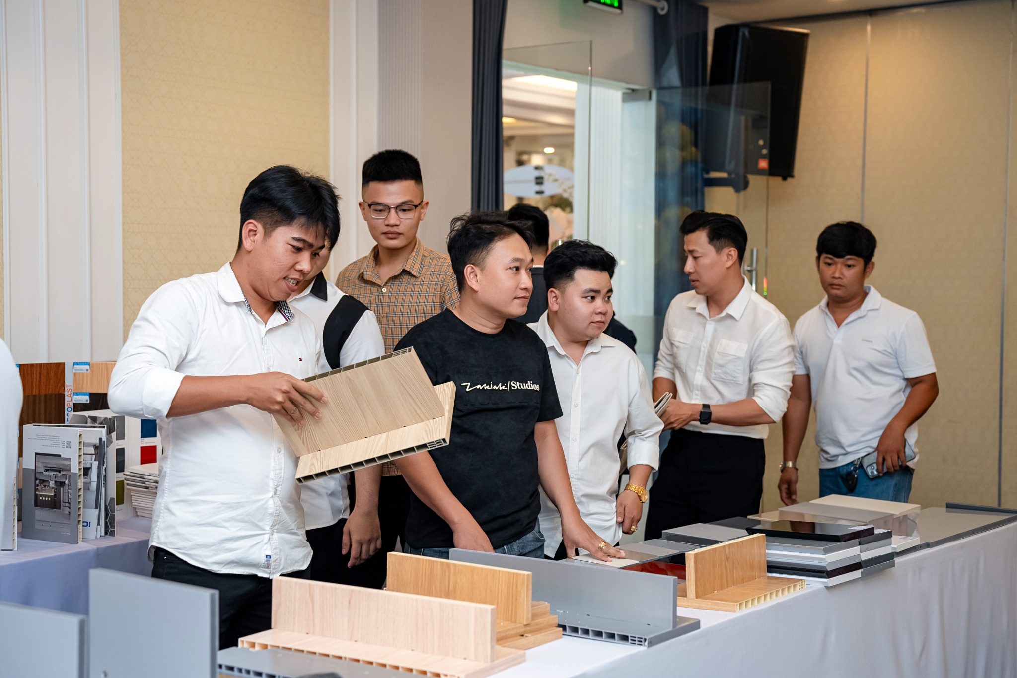 Nhà phân phối Ngọc Hân ghi dấu thành công - ra mắt sản phẩm mới 2025 5 Khu vực mẫu thu hút đông đảo khách hàng tham quan
