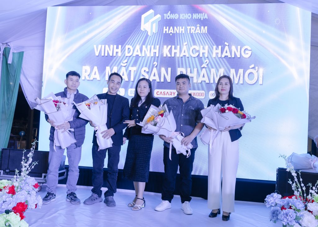 nha phan phoi hanh tramcua nhua dai viet to chuc su kien tri an khach hang 2025 4